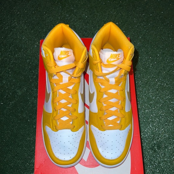 Nike dunk highs “University Gold) W - Picture 5 of 7